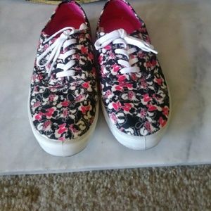 Disney Minnie Mouse Canvas Sneakers Size 7